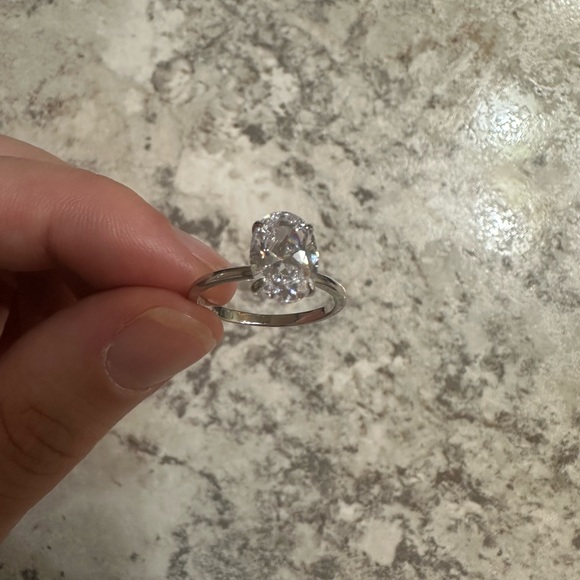 Engagement ring - Picture 2 of 3